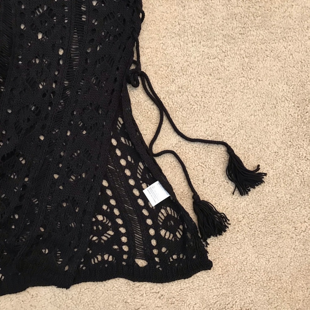 Black Crochet Poncho Beach Cover Up One Size V Neck Open Knit Boho Chic Classic - Picture 5 of 6